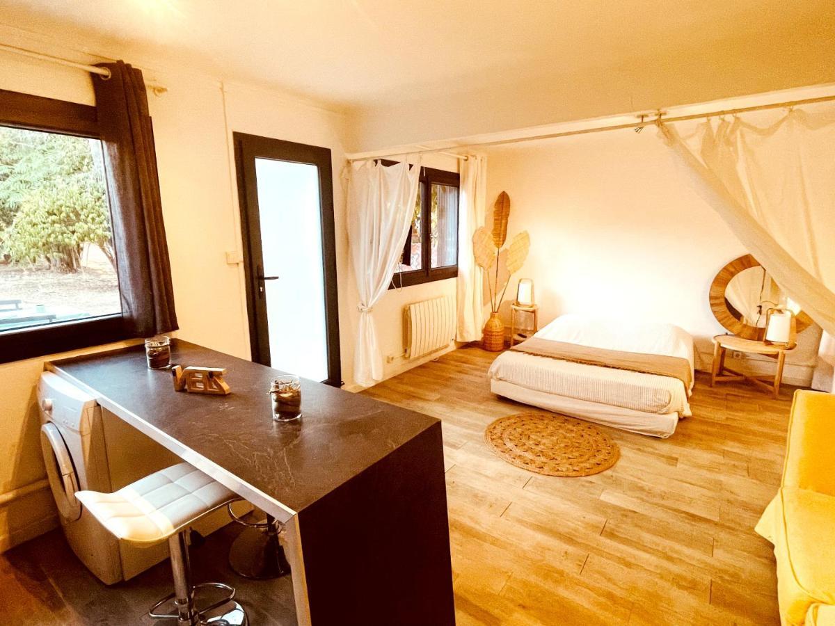 Superbe Appartement Boheme Dans Les Vignes Nimes Exterior photo