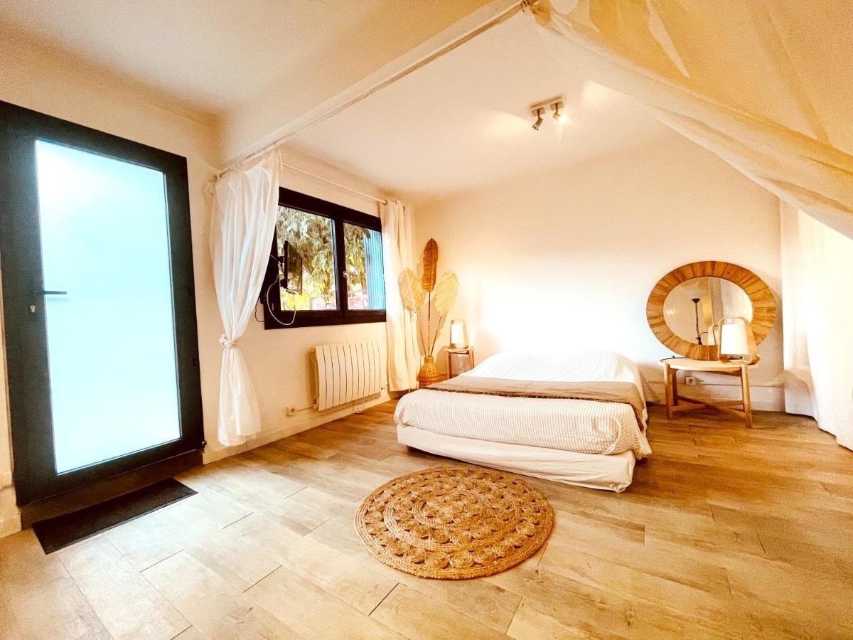 Superbe Appartement Boheme Dans Les Vignes Nimes Exterior photo