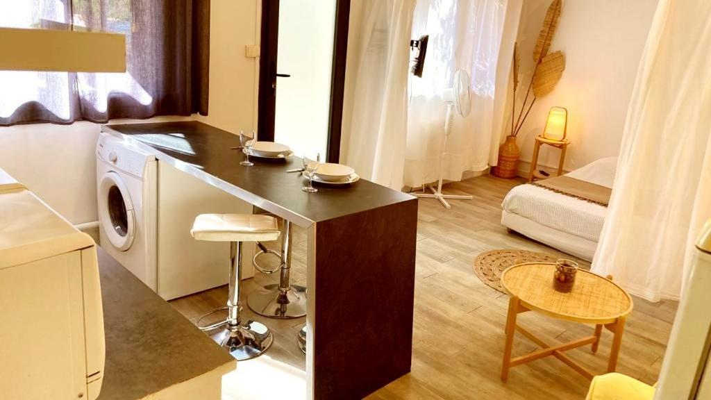Superbe Appartement Boheme Dans Les Vignes Nimes Exterior photo
